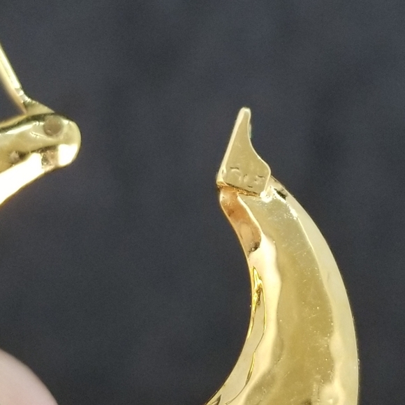Monet hammered gold puffed hoop earrings 💛 - Picture 8 of 8